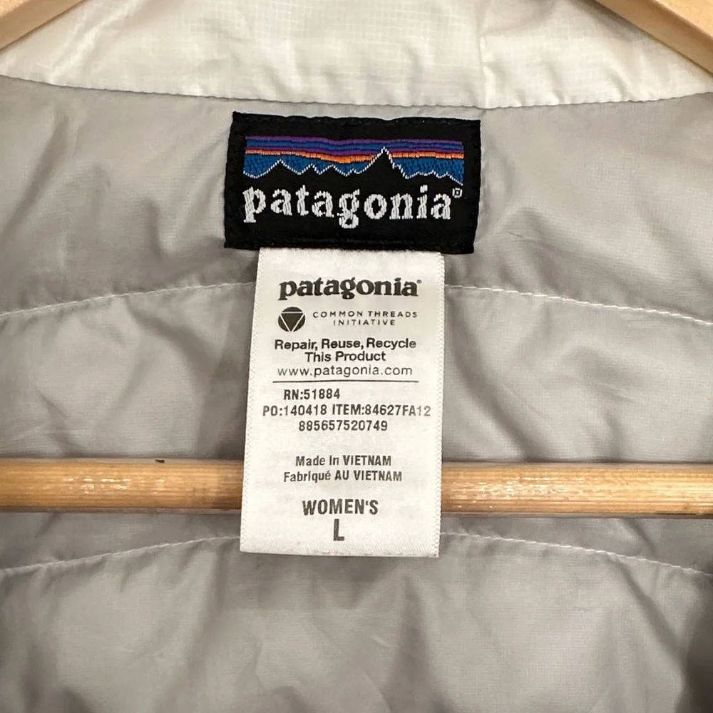 Patagonia Women's White Puffer Vest. Size Large. - Picture 5 of 6